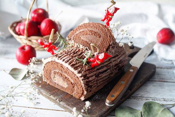親子でクリスマスケーキづくりにtry ロールケーキでつくる ブッシュドノエル E レシピ 料理のプロが作る簡単レシピ 1 2ページ
