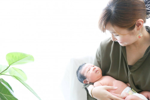 生後１ヶ月がオススメ ニューボーンフォト を家で素敵に撮るコツ3つ 17年6月3日 ウーマンエキサイト 1 2