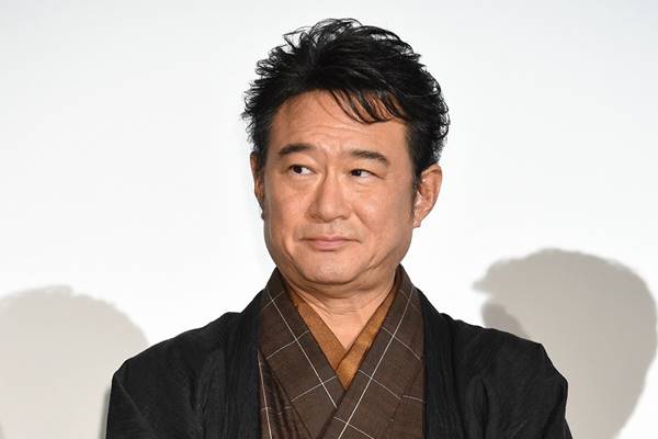 船越英一郎 非公認 顔マネ ガリットチュウ福島と対面し笑顔 18年2月18日 ウーマンエキサイト 1 2