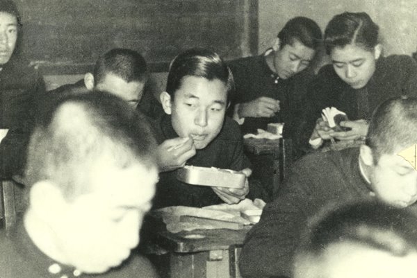 天皇陛下 18歳の冒険 ご学友2人の 銀ブラ事件 貴重証言 18年12月31日 ウーマンエキサイト 1 2