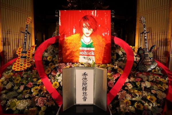 X JAPAN・hideさん 母が命日前に呼びかけた “お願い”に反響｜ウーマン