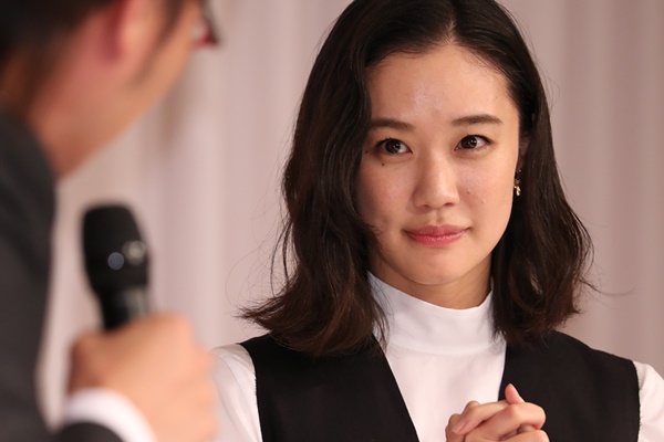 蒼井優 恋に疲れた波乱の11年 1周回って山ちゃん の理由 19年6月11日 ウーマンエキサイト 1 3