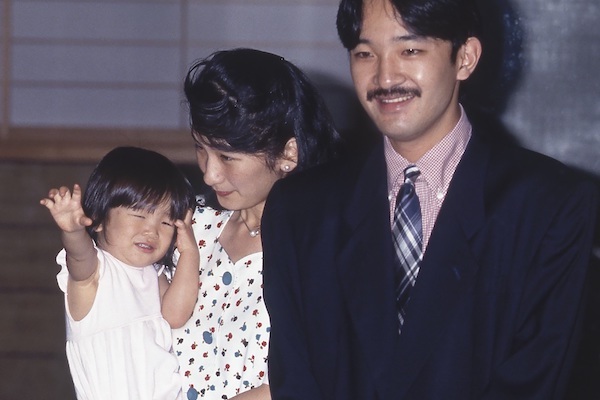 眞子さま1歳10カ月 かわいすぎるバイバイ 秘蔵写真 19年6月29日 ウーマンエキサイト