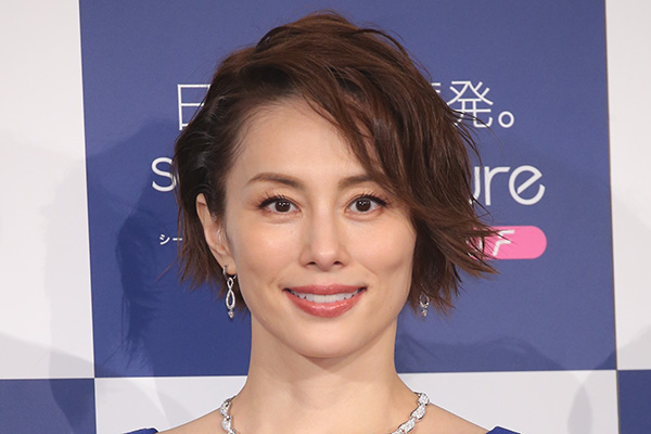 楽天モバーイル 米倉涼子cm演出に うるさい と苦情 年9月7日 ウーマンエキサイト 1 2