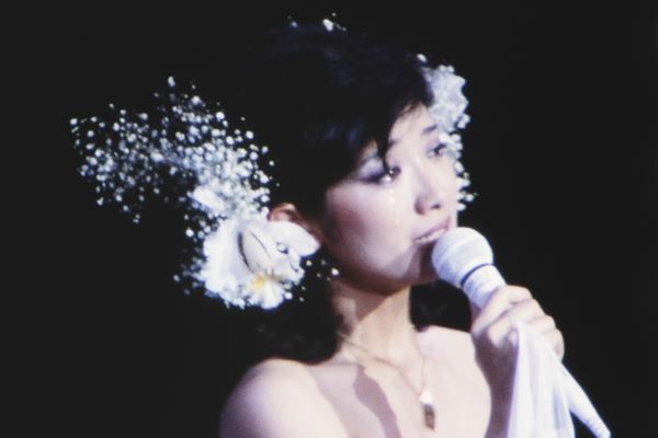 山口百恵 バッサリ切って 挙式翌日に見せた 結婚への覚悟 21年3月18日 ウーマンエキサイト 1 4