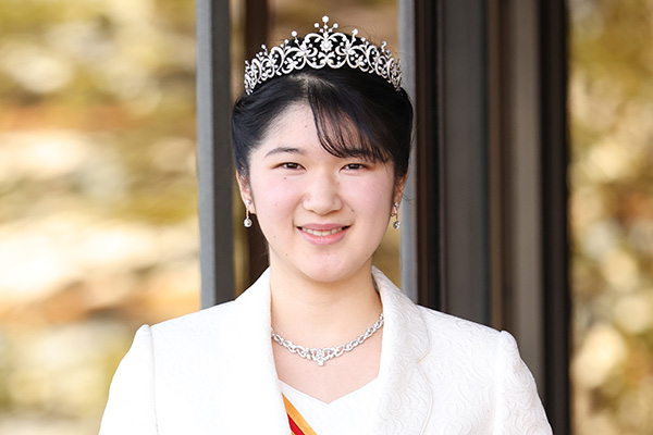 信子さまに久子さまも応援 高まる 愛子さまを 皇室の顔 に の期待 22年1月26日 ウーマンエキサイト 4 5