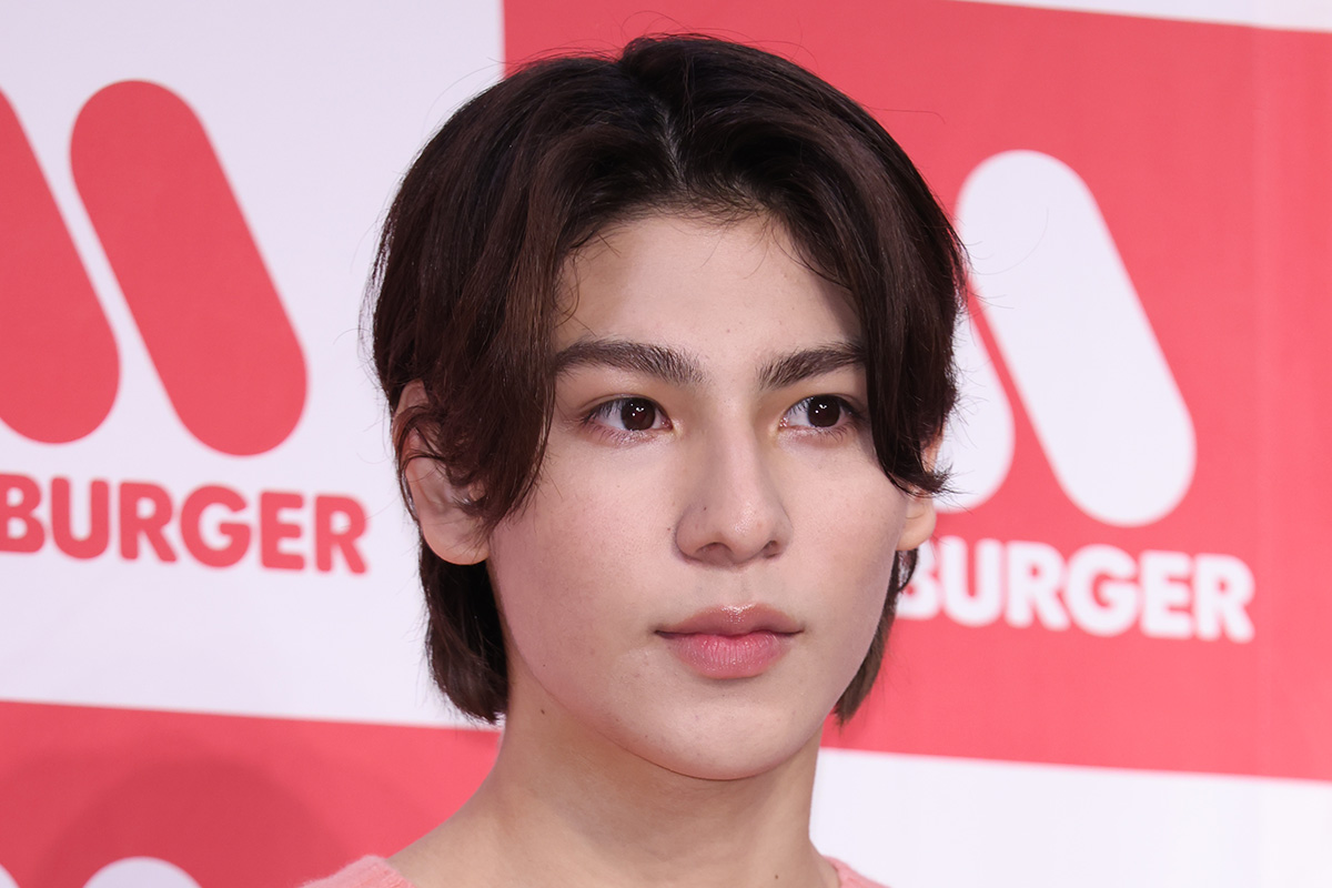 15倍の価格で高額転売》Snow Manラウール 高級バッグにつけた“激安