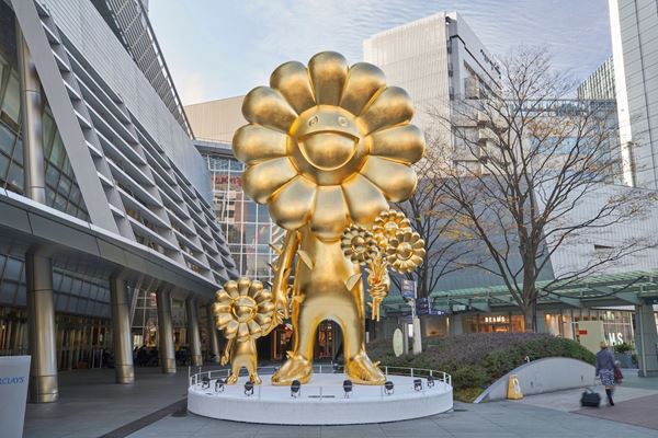 村上隆の新彫刻《お花の親子》が六本木ヒルズに登場！ 期間限定の