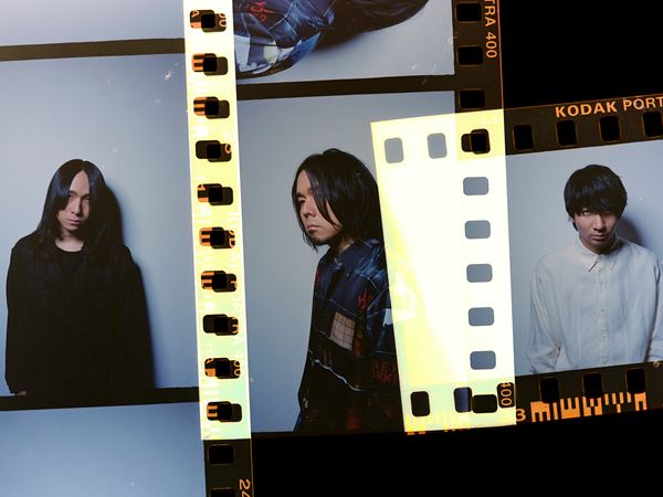 ヒトリエ、ニュー・アルバムのジャケット写真＆新アーティスト写真公開