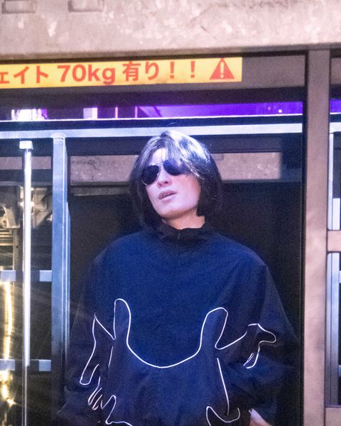 星野源の盟友・ニセ明、シングル「Fake」でデビュー 同曲のMVを本日20