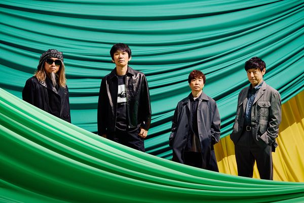スピッツ、デビュー35周年記念！すべてのシングル曲を網羅した51曲収録
