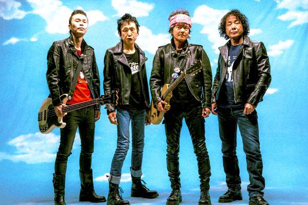 ザ・クロマニヨンズ、結成20周年を記念し初期アルバム5タイトルの12