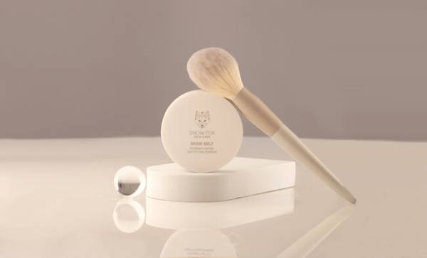  FOX SKINCARE パウダー＆ブラシ 植物学×皮膚科学「SNOW FOX SKINCARE」初のフェイスパウダー発売