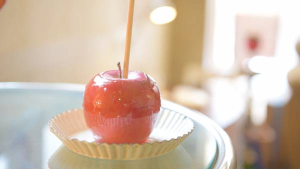 一度は訪れたい 日本初のりんご飴専門店 ポムダムールトーキョー E レシピ 料理のプロが作る簡単レシピ 1 2ページ