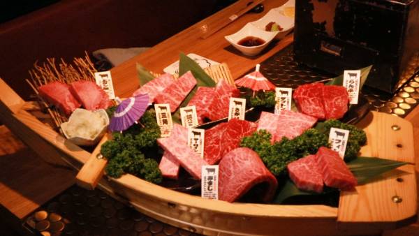 肉の舟盛りを堪能 松阪牛を一頭丸ごと食べ尽くす極上焼肉 E レシピ 料理のプロが作る簡単レシピ 1 2ページ