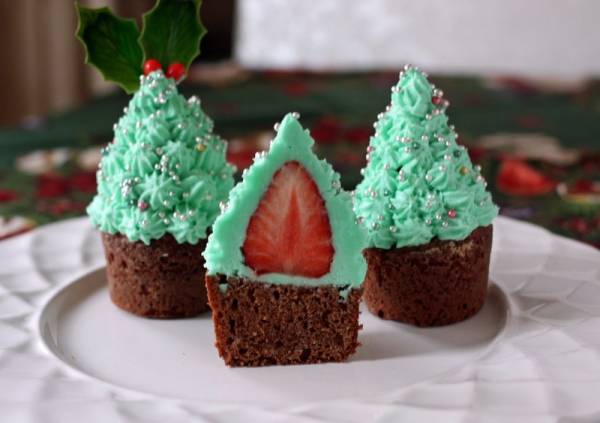 ホットケーキミックスでできる 苺入りツリーマフィンでクリスマスを華やかに彩って E レシピ 料理のプロが作る簡単レシピ 1 3ページ