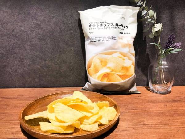 無印良品 やみつきポテトチップス登場 新作お菓子を3種まとめてご紹介します E レシピ 料理のプロが作る簡単レシピ 1 2ページ