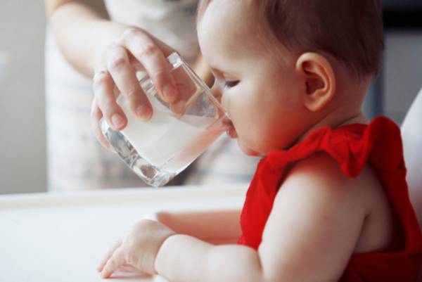 【栄養士監修】赤ちゃんの牛乳アレルギー！初めての飲ませ方&いつからOK？飲まないときのコツ(2019年9月28日)｜ウーマンエキサイト(1/4)