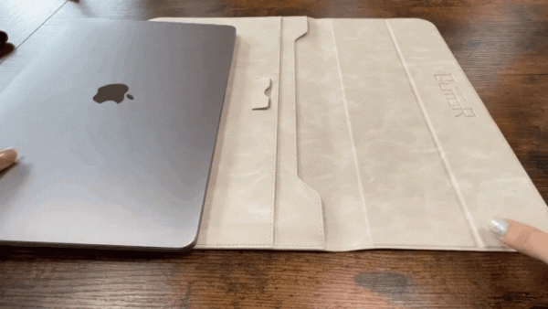 無駄をそぎ落とした機能美。ワンタッチでPCスタンドに、ガジェットクラッチバッグ「StanFold」をMakuakeにて先行販売開始！