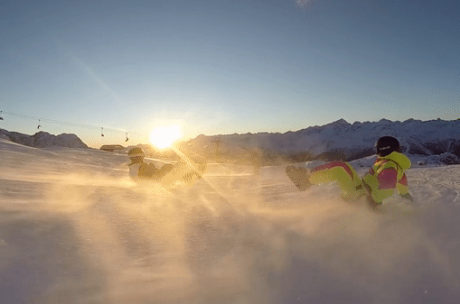 2022年、注目のウィンターギア『着るソリ』が日本上陸！　スライディングスーツ『Snowfeet ASSLED(アスレッド)』を先行予約販売開始！