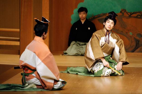 古典芸能「狂言」で祝う開館15周年。三原市芸術文化センターで味わう趣