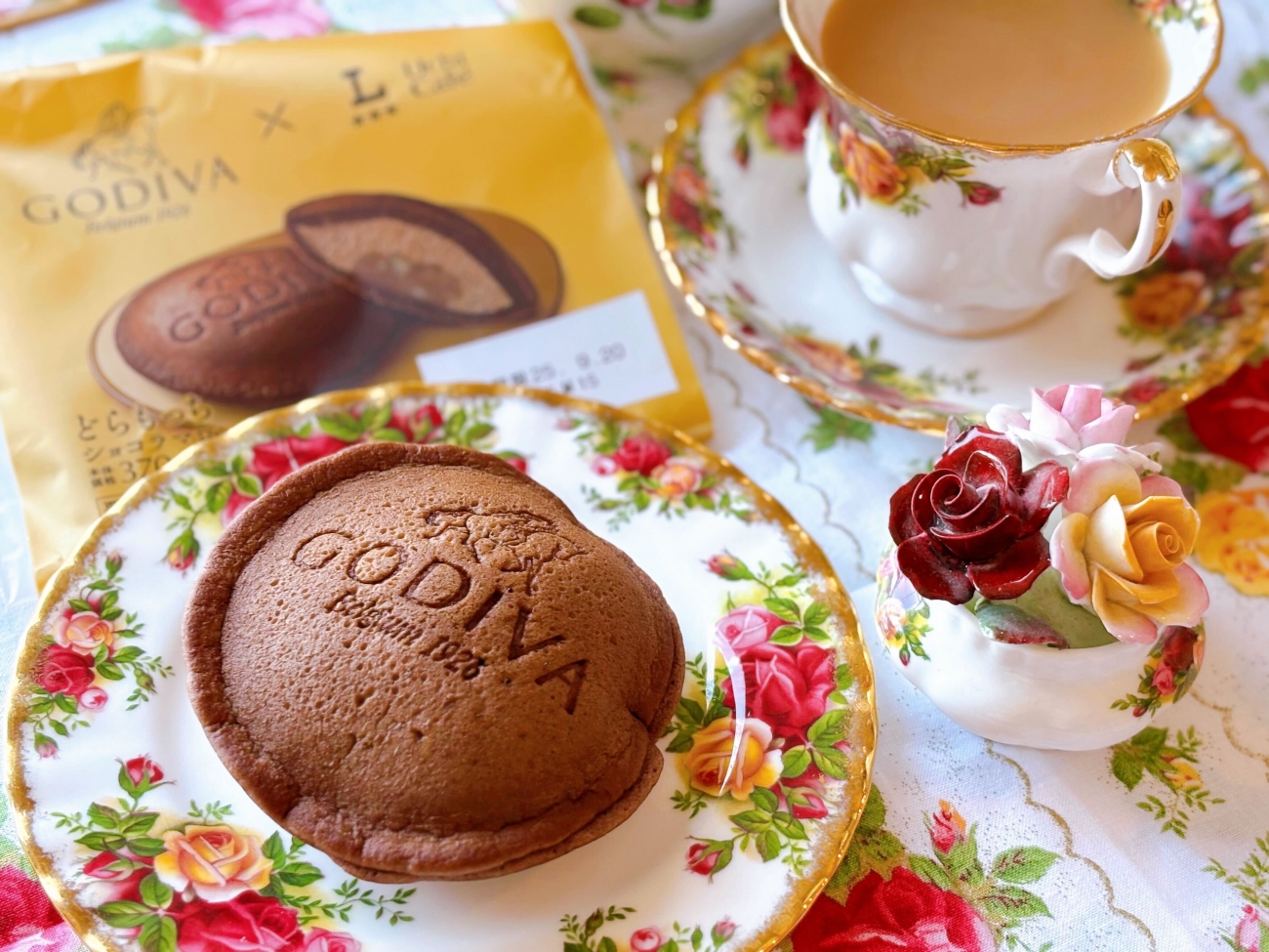 Uchi Café×GODIVA】どらもっちの新作登場!口どけまろやかな贅沢 Uchi Café×GODIVA】どらもっちの新作登場!口どけまろやかな贅沢