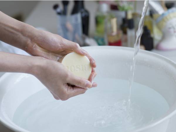 水洗顔が原因かも 小鼻の白いプツプツ つまり毛穴 の正しいケア ウーマンエキサイト 2 2