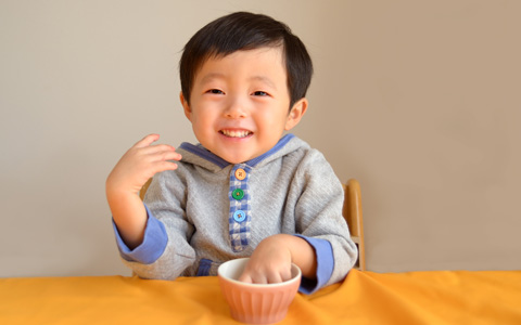 離乳食にも 1歳から食べられる子供のおやつ ココナッツオイルを使った グルテンフリーのきなこボーロのレシピ ウーマンエキサイト 1 2
