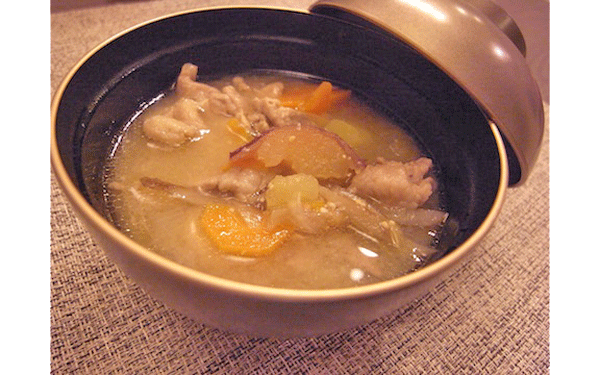 さつまいも入りで子供も大好き！　ほんのり甘い豚汁