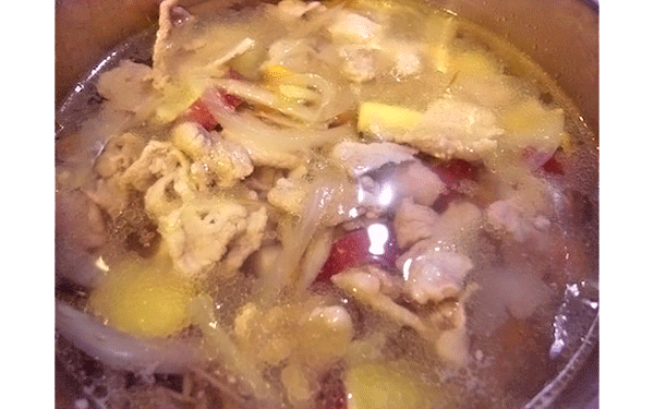 さつまいも入りで子供も大好き！　ほんのり甘い豚汁