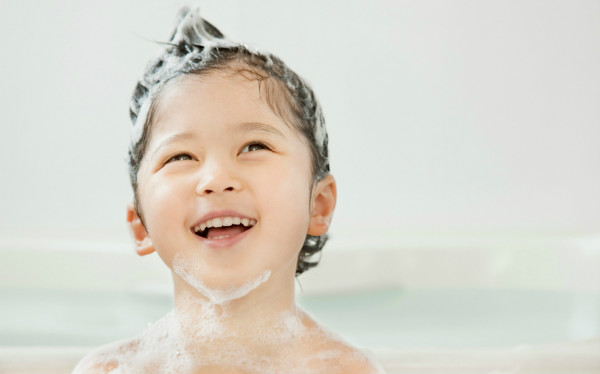 お風呂はホメニケーションのチャンス！　子どもを伸ばすほめ方とは