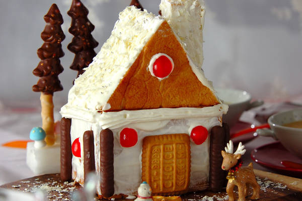子どもと一緒にデコレーション クリスマスサンタのお家ケーキ E レシピ 料理のプロが作る簡単レシピ 1 1ページ