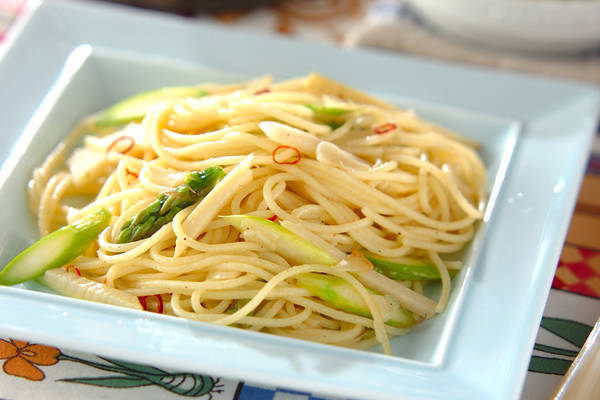 シンプルで簡単に作れちゃう やみつきパスタ タケノコのペペロンチーノ E レシピ 料理のプロが作る簡単レシピ 1 1ページ