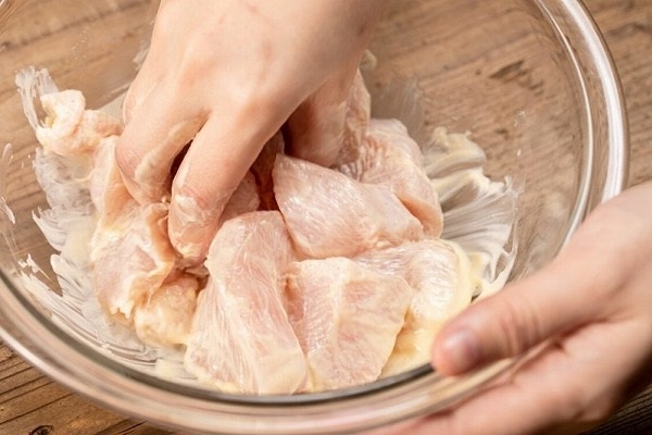 胸肉とちくわの黄金コンビでコスパ最強 大人気の甘辛韓国レシピ 鶏むね肉のやわらかヤンニョムチキン E レシピ 料理のプロが作る簡単レシピ 1 1ページ