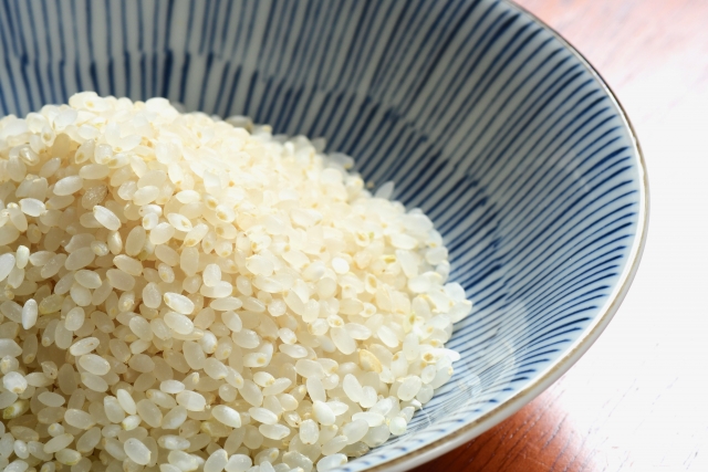 米の水の量は種類で変わる いろんな量り方から炊く時のコツまで徹底紹介 E レシピ 料理のプロが作る簡単レシピ 1 1ページ