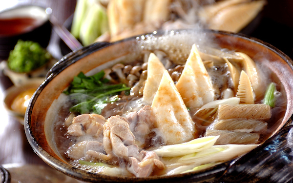モチモチ食感を堪能できる、秋田を代表する郷土料理「きりたんぽ鍋」