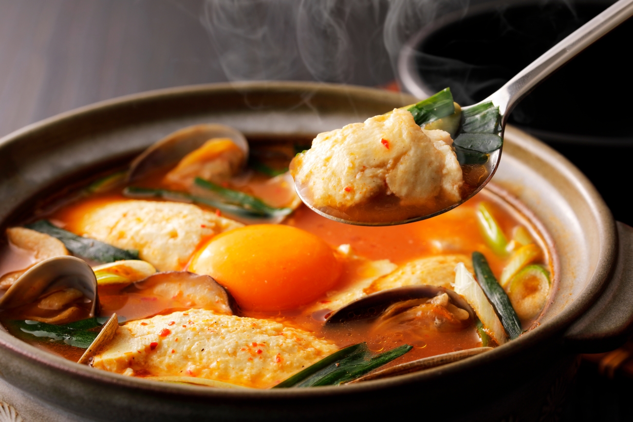 旨みたっぷりの 海鮮スンドゥブチゲ 雑炊にしてもピザ用チーズでリゾット風にしても E レシピ 料理のプロが作る簡単レシピ 1 1ページ