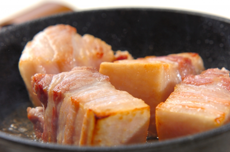 豚バラ肉と新ジャガの煮物の作り方1