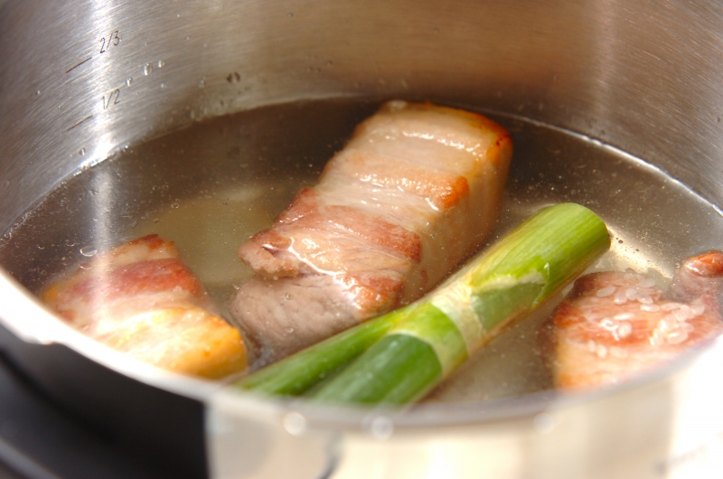 豚バラ肉と新ジャガの煮物の作り方2