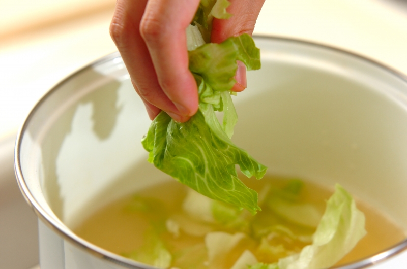 キクラゲとレタスのスープの作り方1