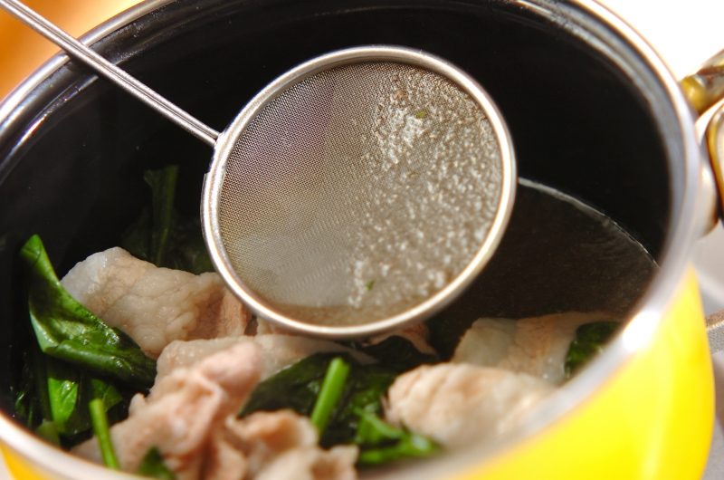 豚とホウレン草のスープの作り方2