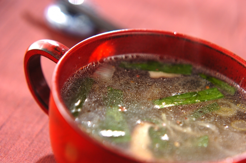 シイタケとニラの中華スープ