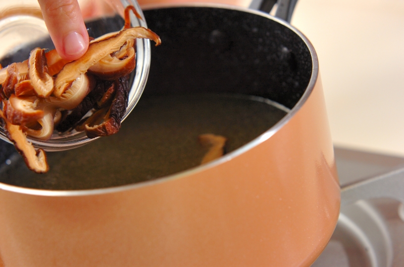 豆腐と干しシイタケのスープの作り方1