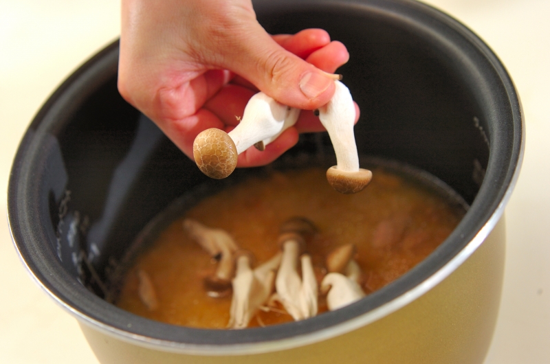 ツナとシメジの炊き込みご飯の作り方1