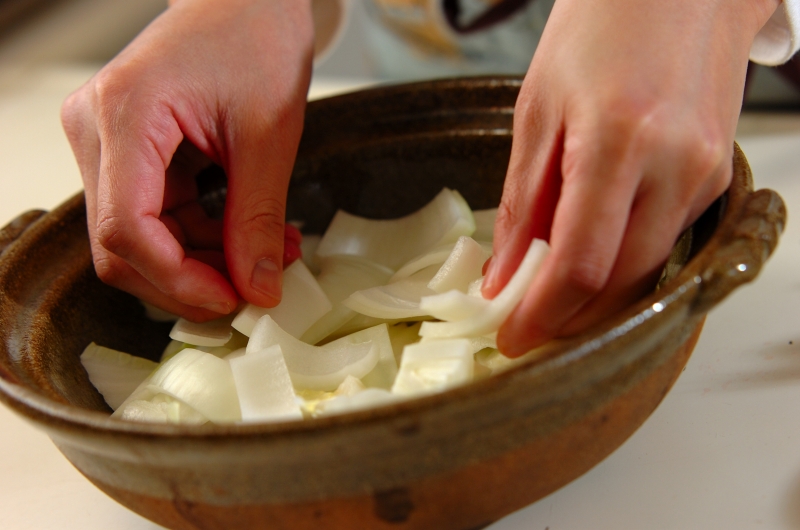 豚肉と白菜のチーズ鍋の作り方1