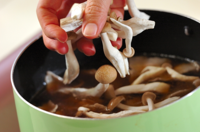 豚肉とシメジのつけ素麺、スダチの香りの作り方1