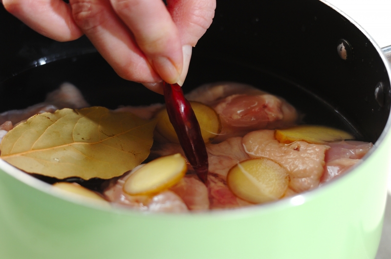 鶏肉のココナッツミルク煮の作り方1