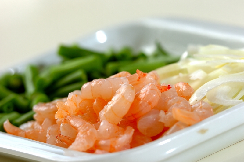 サヤインゲンとエビのかき揚げの下準備1