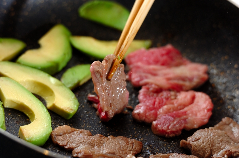 牛肉とアボカドの照り焼きの作り方1