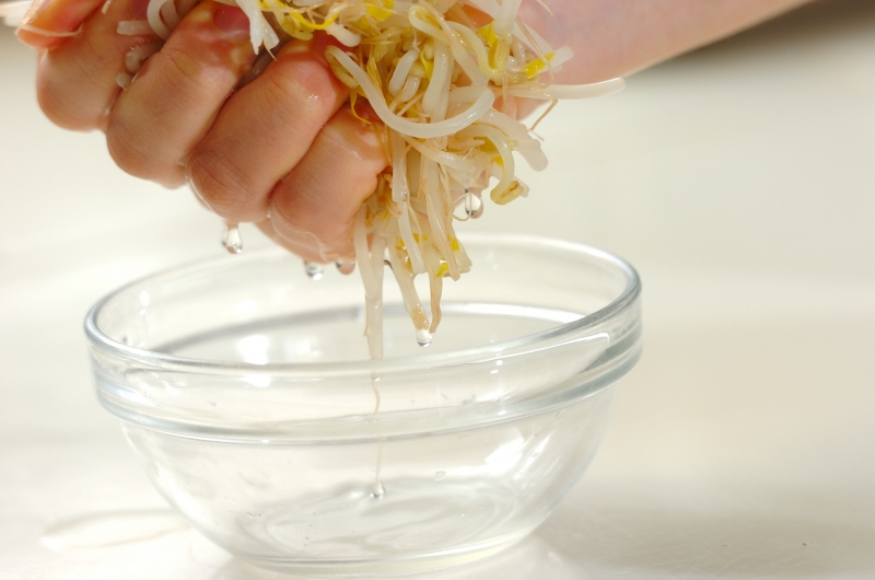 ワカメとカニカマの酢の物の下準備2